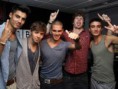 /album/nathan-with-his-band-mates-xx/hand-signs-except-nath-xx-jpg/